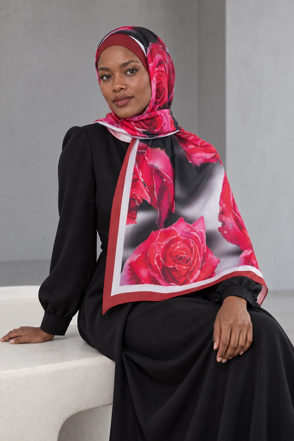 So Soft™ Şal | Rose Cloud - Koyu Kırmızı Çiçek modelli görünüm