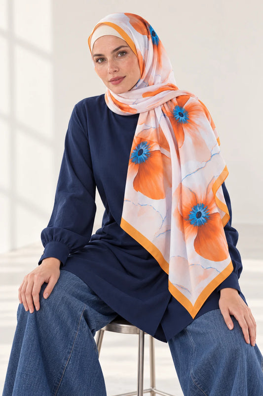 So Soft™ Şal | Blush Flora - Açık Turuncu Güneş — modelli görünüm